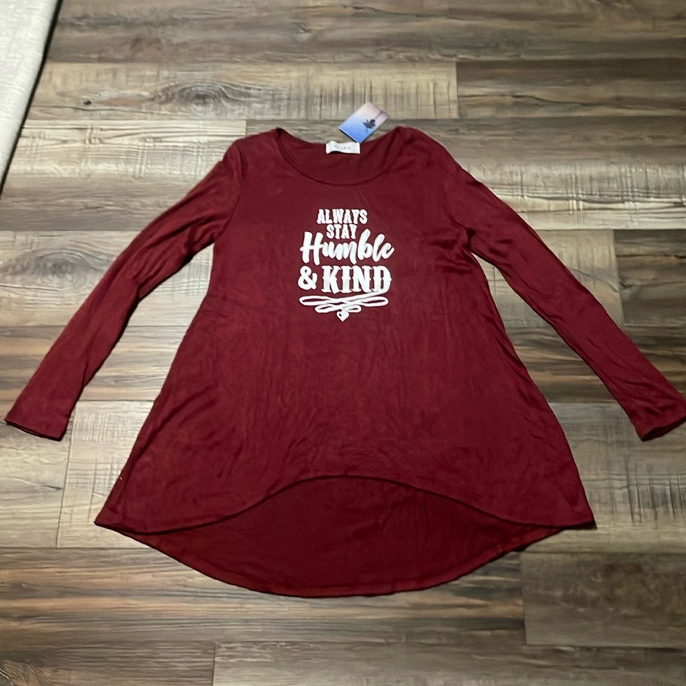 Ladies NWTs My Land brand maroon high/low Always Stay Humble & Kind top Sz M